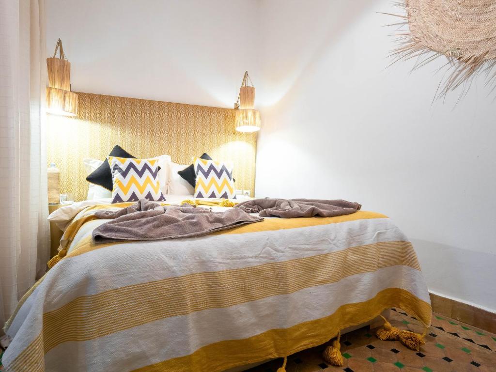 Postel nebo postele na pokoji v ubytování Riad La Croix Berbere Deluxe