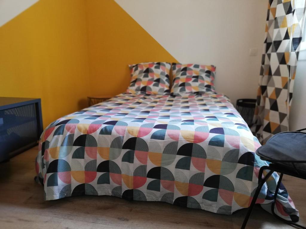 Postel nebo postele na pokoji v ubytování Le Cabanon du Pas du Loup - Studio climatisé RDC - proche mer