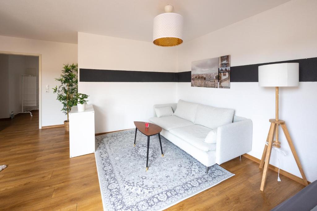 FullHouse - Halle - T28 - Hawk Apartment - Two-Bedroom Apartment