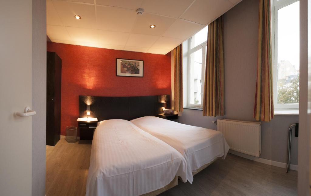 Postel nebo postele na pokoji v ubytování Alpha Hotel