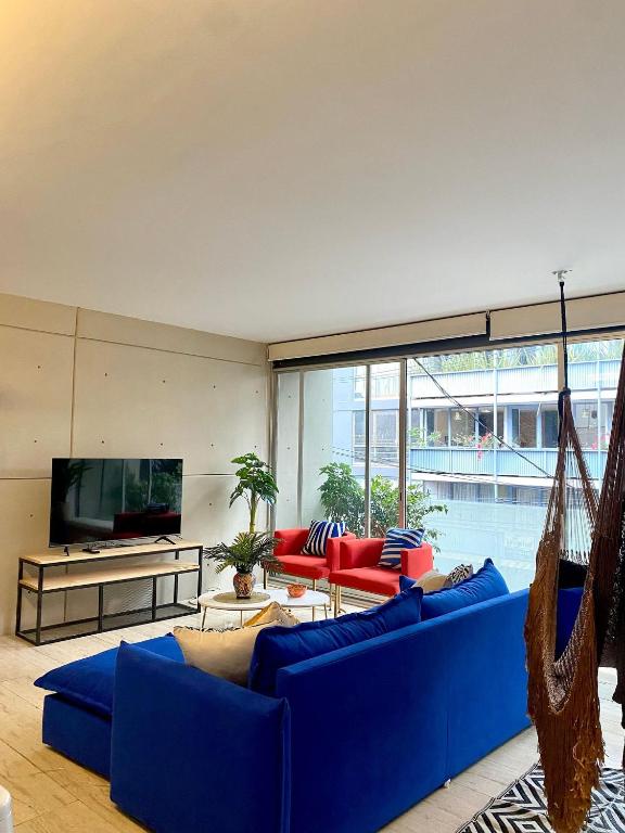 Muy Amplio, 2 recámaras en edificio tranquilo y con seguridad, recibe