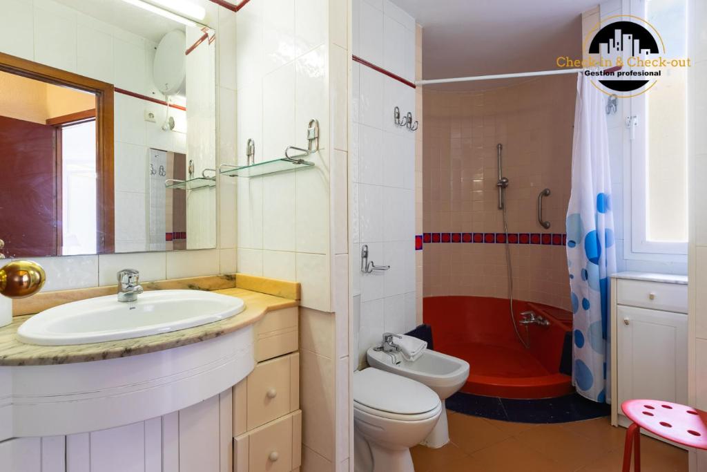 Zdjęcie z galerii obiektu Apartamento LAS TORRES Centro Torremolinos w mieście Torremolinos