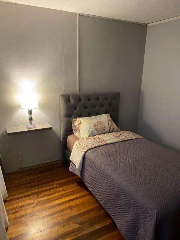 Postel nebo postele na pokoji v ubytování Blue house La Floresta