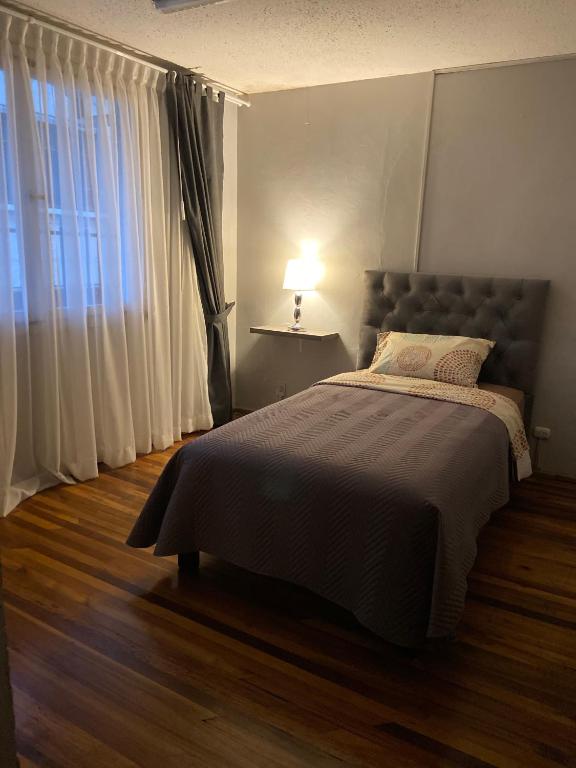 Postel nebo postele na pokoji v ubytování Blue house La Floresta
