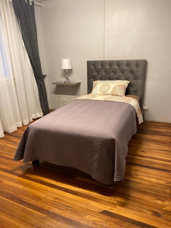 Postel nebo postele na pokoji v ubytování Blue house La Floresta