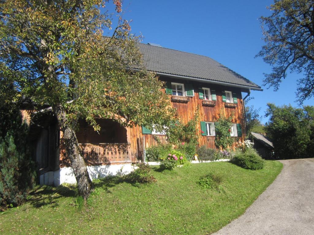 A garden outside Ferienwohnung Rehkoglgut