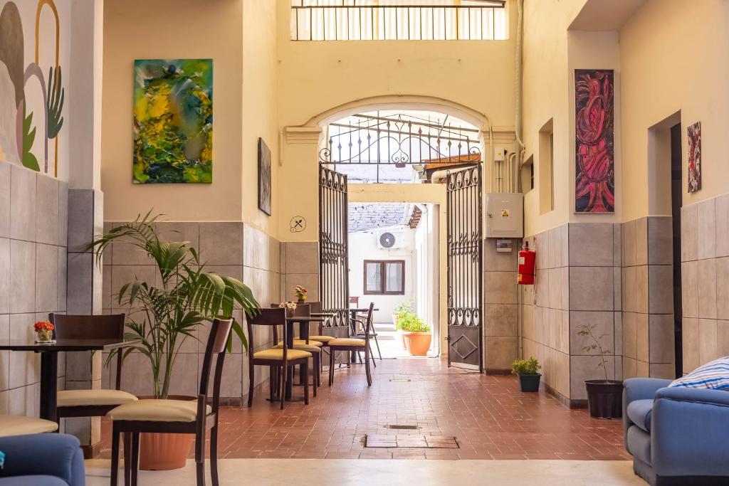 Posezení v ubytování HOSTEL PUNTO RAMIREZ