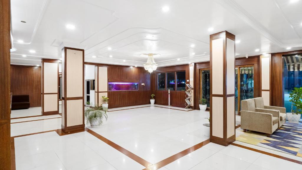 Postel nebo postele na pokoji v ubytování Niranjana Hotel Bodhgaya