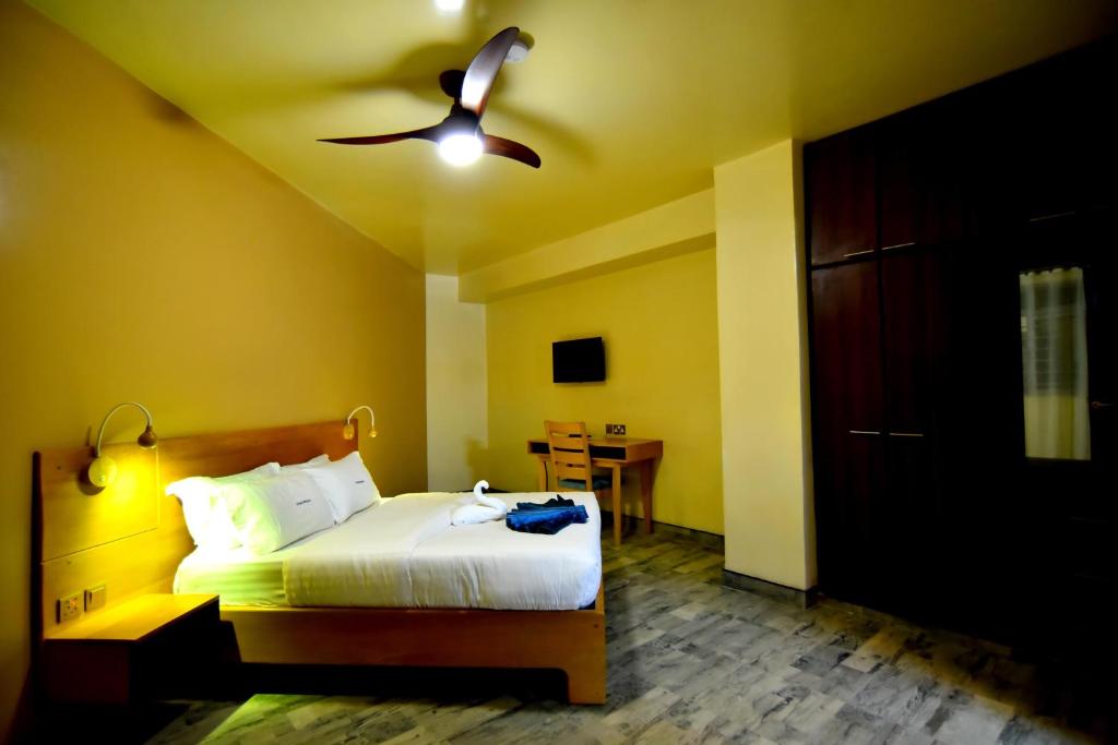 Deluxe Queen Room