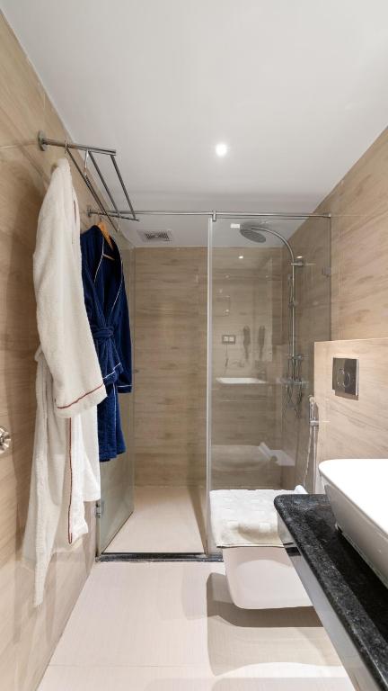 Koupelna v ubytování Niranjana Hotel Bodhgaya