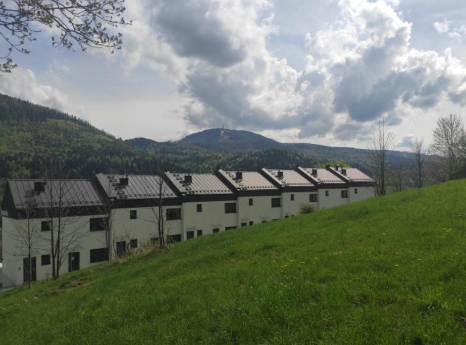 Výhľad na hory alebo výhľad na hory priamo z apartmánu