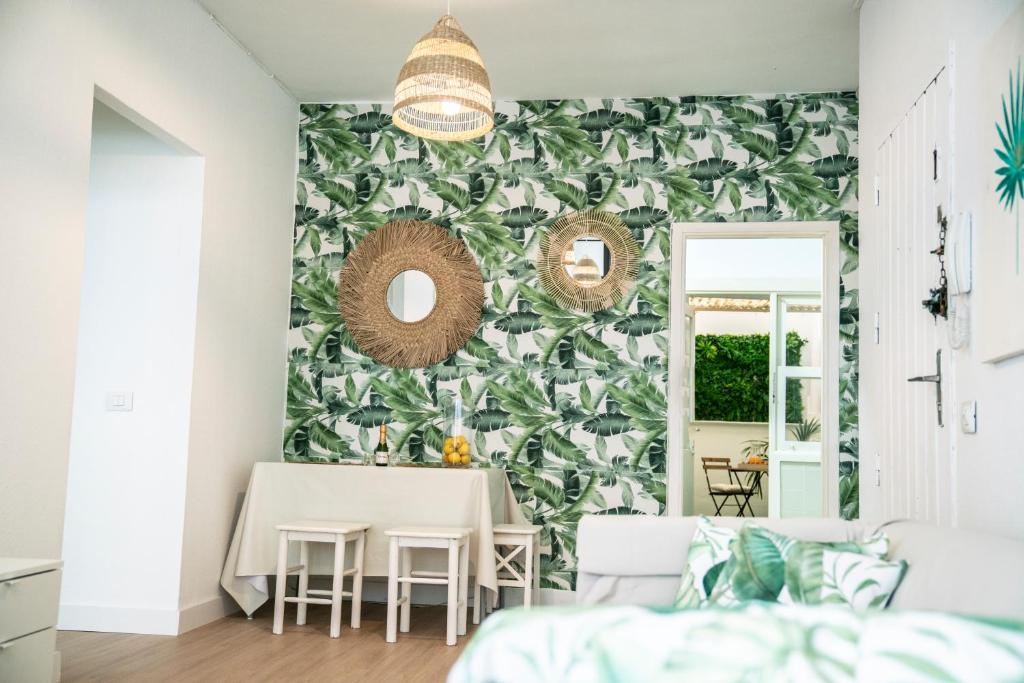 a dining room with a green leafy wall at Stadiumapartament in Santa Cruz de Tenerife