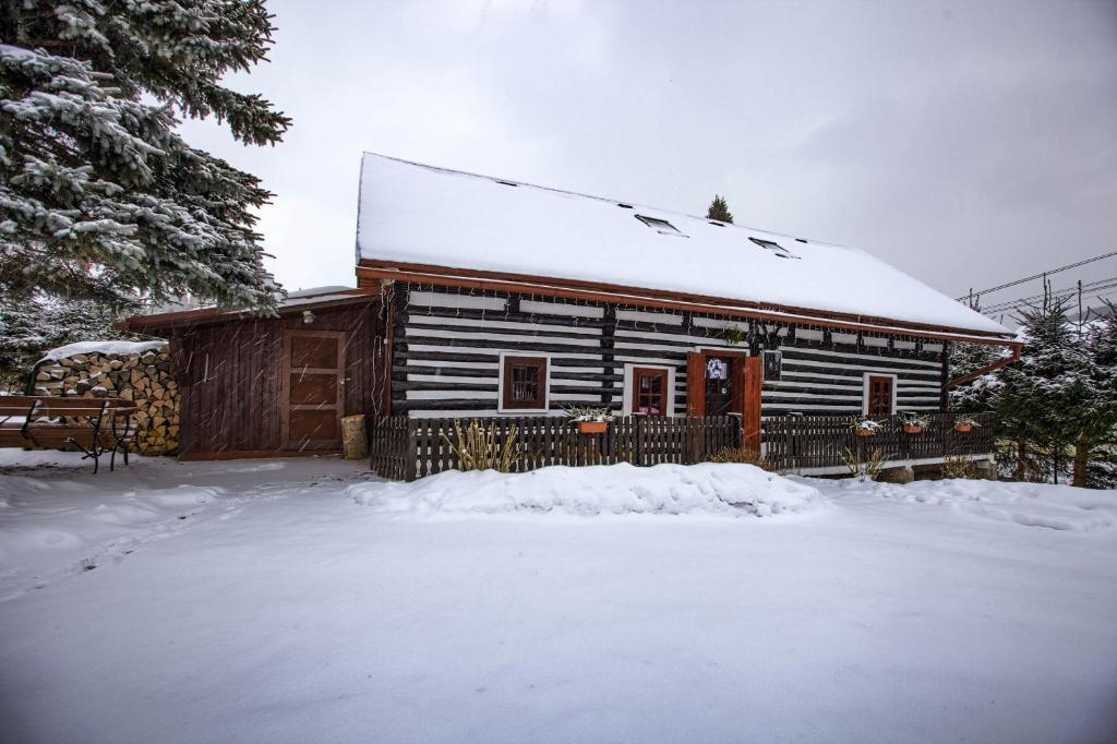 Chalúpka Rozprávkovo during the winter