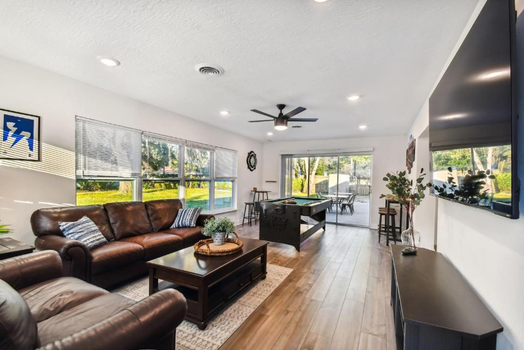 Plush sheets, Games!, Huge backyard, Massage Chair - Casa De Cuatro Dormitorios