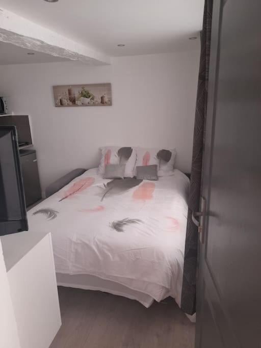 Krevet ili kreveti u jedinici u okviru objekta Studette centre historique refait &agrave; neuf 2022