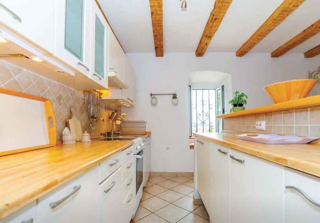 Fotografia z galérie ubytovania Holiday home in Njivice - Insel Krk 43058 v Njivice