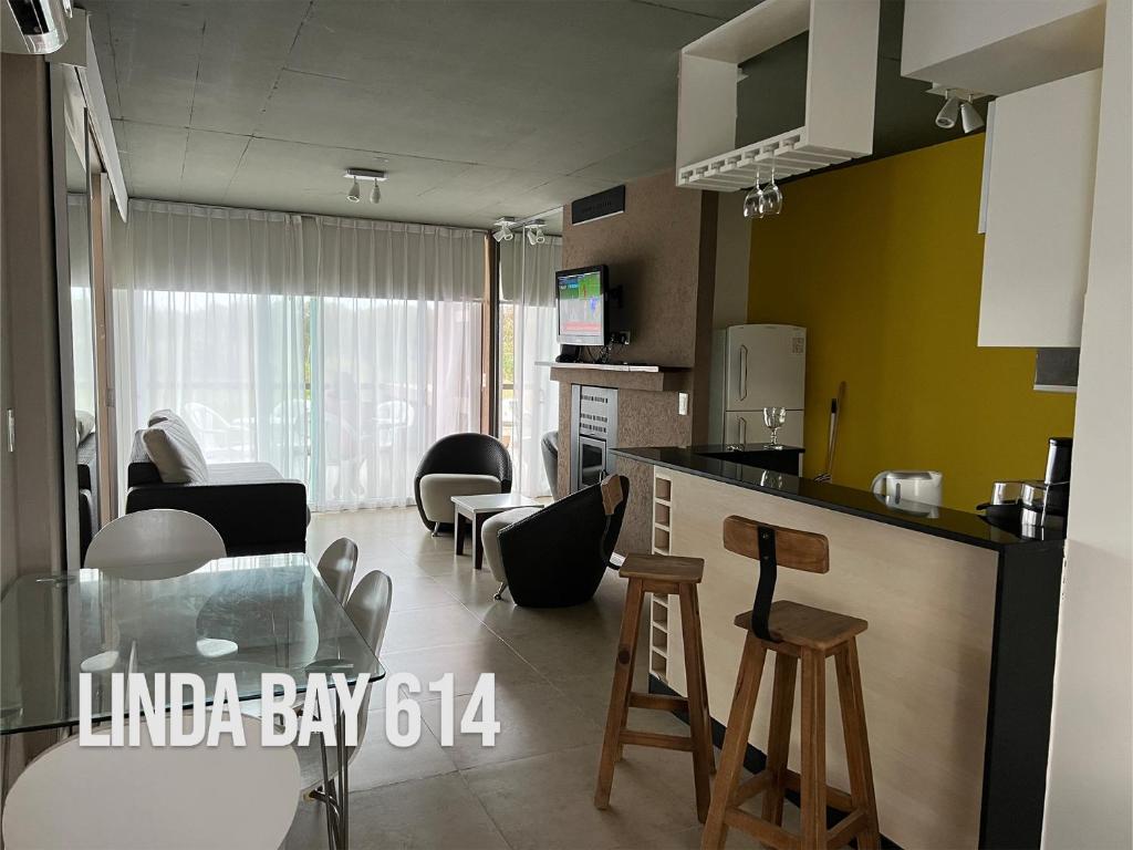 Linda Bay 614 - Housity