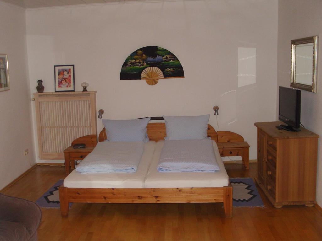 Postel nebo postele na pokoji v ubytování Hotel Garni Löhr