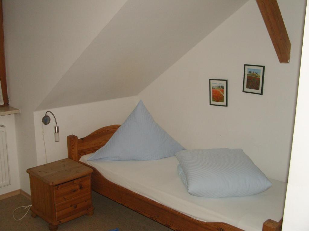 Postel nebo postele na pokoji v ubytování Hotel Garni Löhr