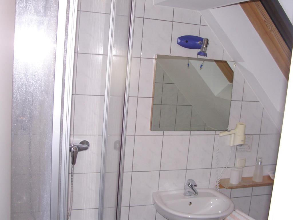 Koupelna v ubytování Hotel Garni Löhr