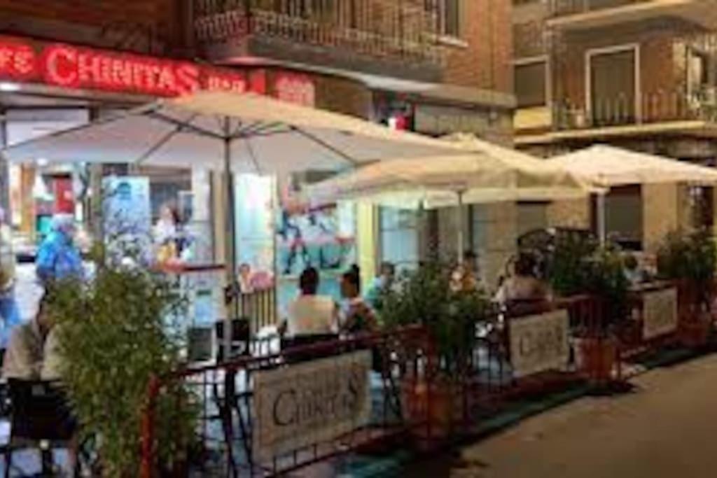 Hostia v ubytovaní Big Flat in the typical local tapas area !Van Dyck!