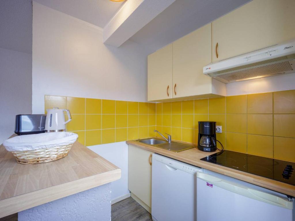 Kuchyňa alebo kuchynka v ubytovaní Grand appartement 12 pers. à Peyragudes avec balcon - FR-1-695-8