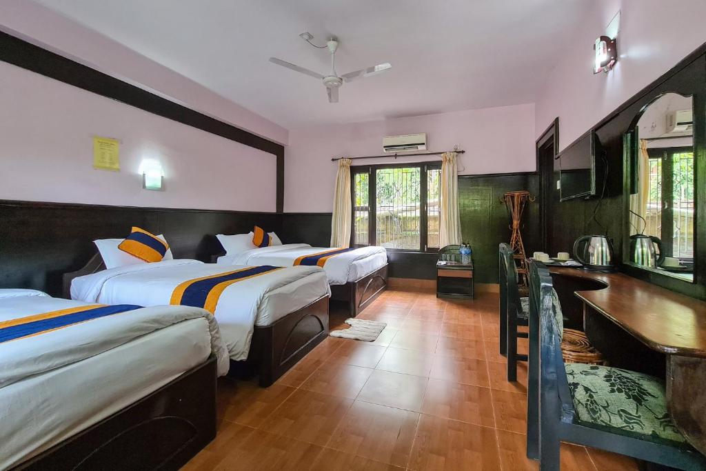 Letto o letti in una camera di Hotel Monalisa Chitwan
