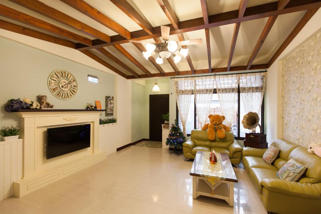 a living room with a couch and a fireplace at Happiness Homestay in Hualien City