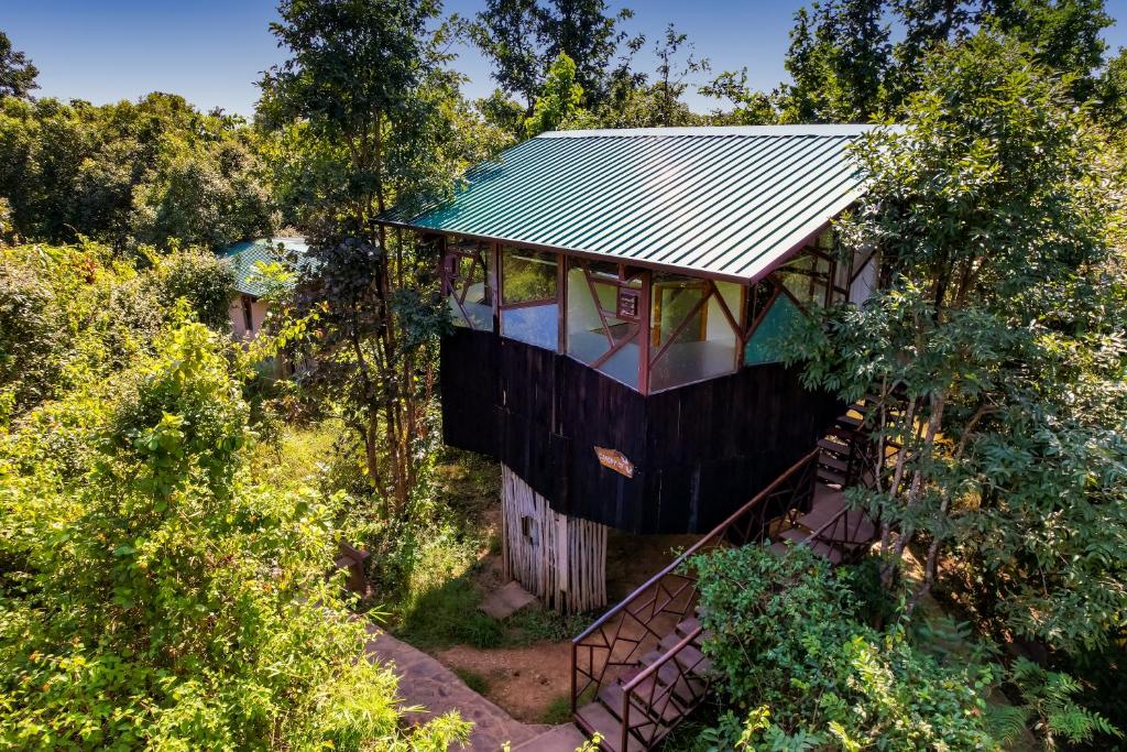 Kanha Jungle Camp - 豪华双人或双人间，带花园景观