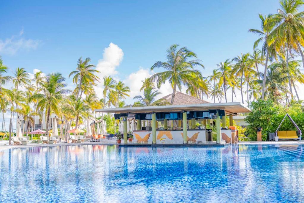 Bazén v ubytování Hard Rock Hotel Maldives - Complimentary Roundtrip Speed Boat Transfer Until 21st December 2025 nebo v jeho okolí
