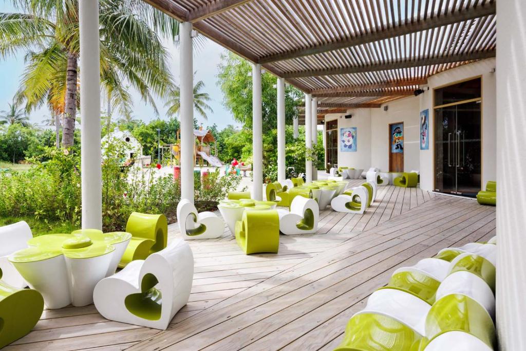 Zahrada ubytování Hard Rock Hotel Maldives - Complimentary Roundtrip Speed Boat Transfer Until 21st December 2025