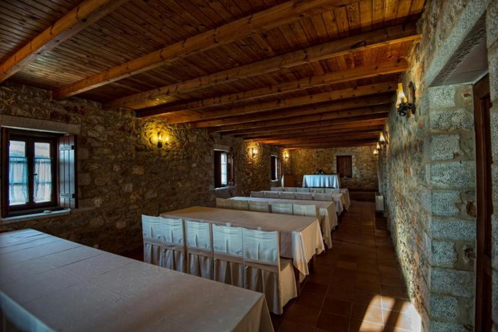 Postel nebo postele na pokoji v ubytování Limeni Village