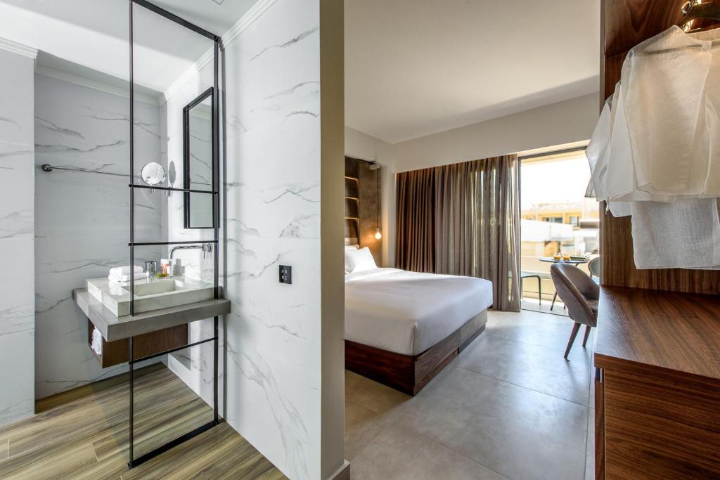 Postel nebo postele na pokoji v ubytování DOM Boutique Hotel