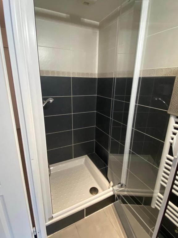 Kúpeľňa v ubytovaní Studio Chic Little Bohême proche hôpitaux, 15 mn du centre