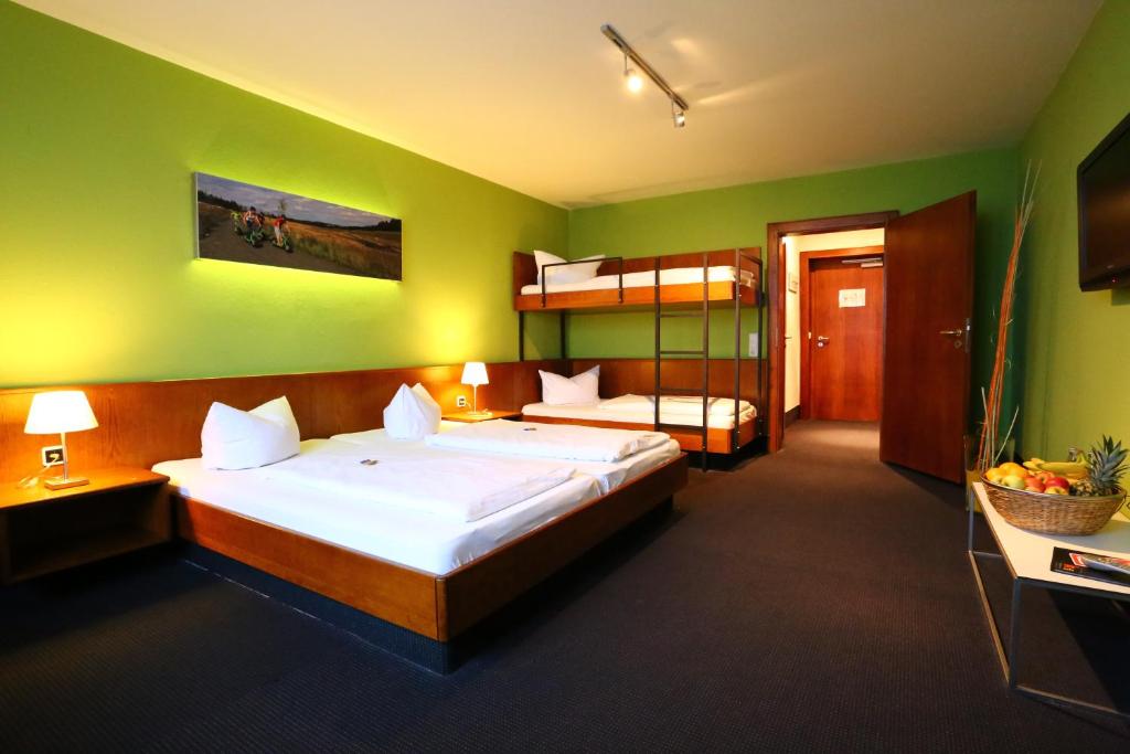 Postel nebo postele na pokoji v ubytování k1 sporthotel - Bike & Ski inklusive Hotel