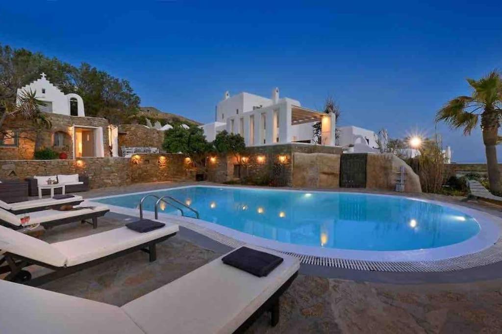 Bazén v ubytování Villa Navona Mykonos nebo v jeho okolí