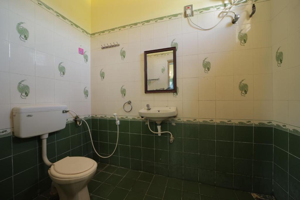 Koupelna v ubytování Karthik residence