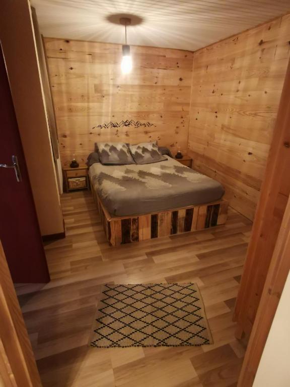 Postel nebo postele na pokoji v ubytování Gîte Ha-Py Chalet