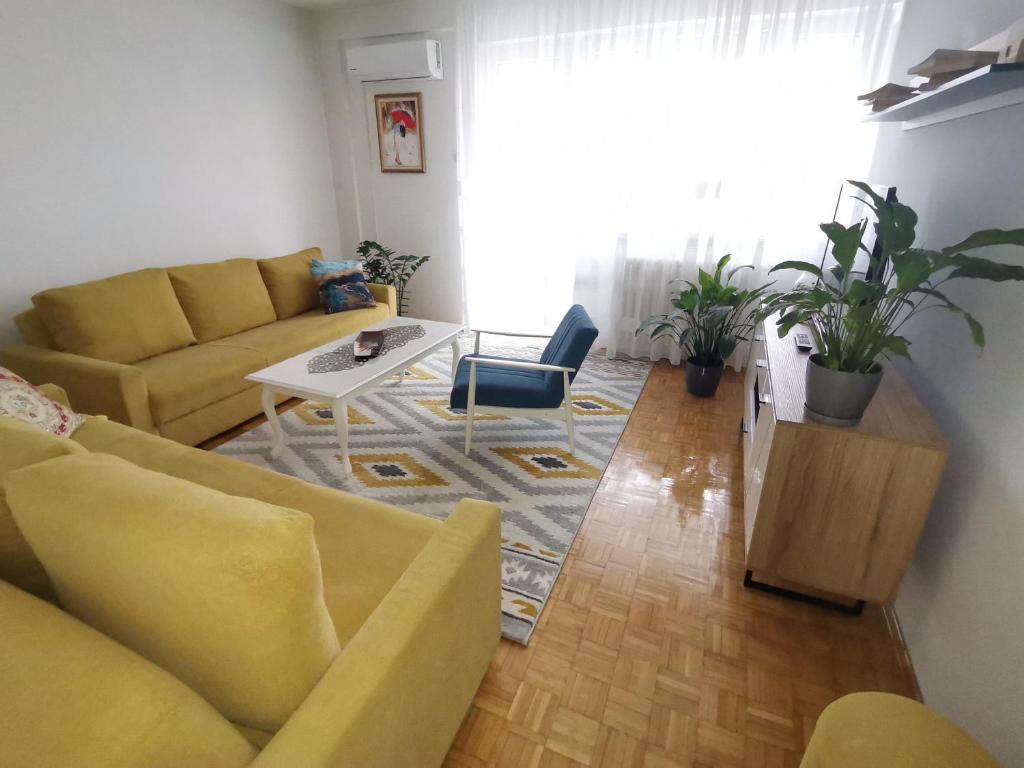 Sweet Home Gloria - Housity