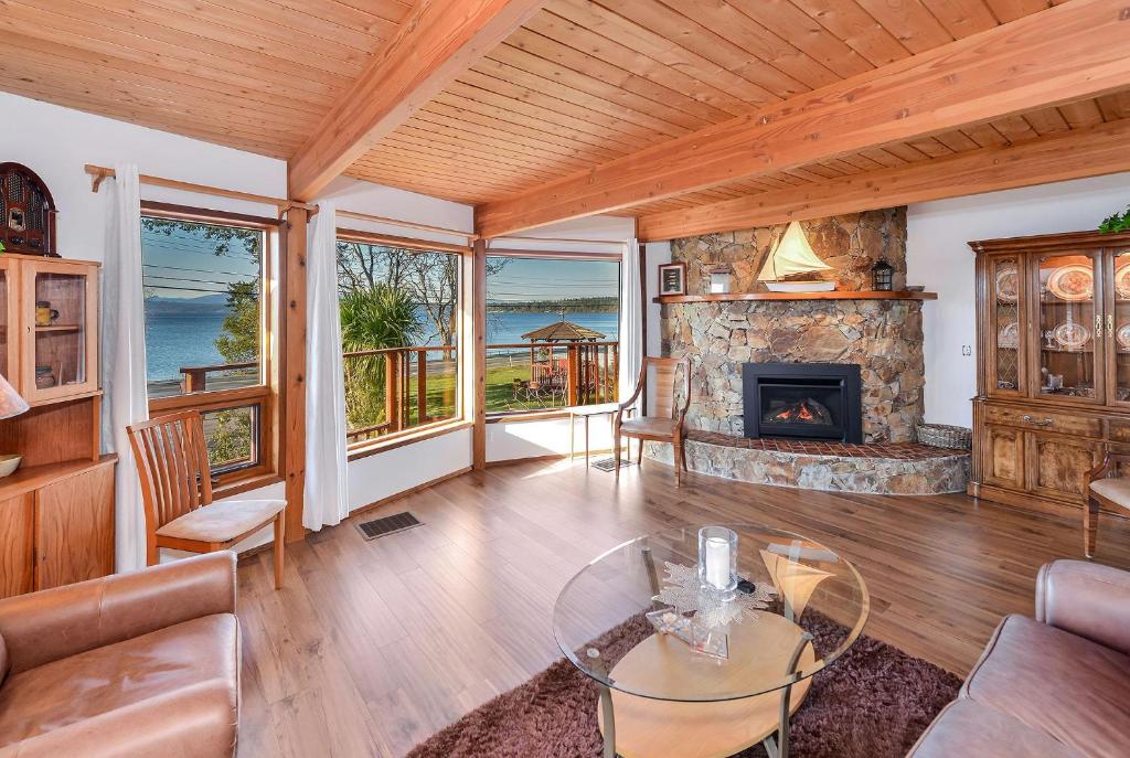 Patricia Bay Beach House - Housity