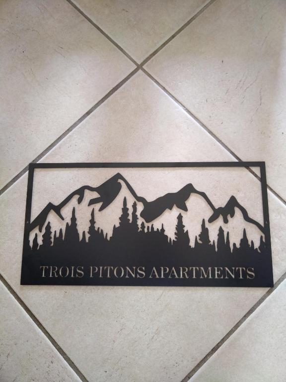Vottorð, verðlaun, skilti eða annað skjal til sýnis á Trois Piton Apartments