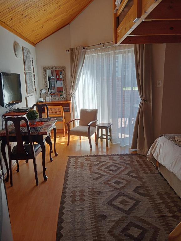 Chalet Roses - Two-Bedroom Apartment