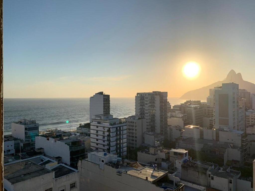 - Vistas a la ciudad, al océano y a los edificios en Duas suítes com vista deslumbrante em Ipanema, en Río de Janeiro