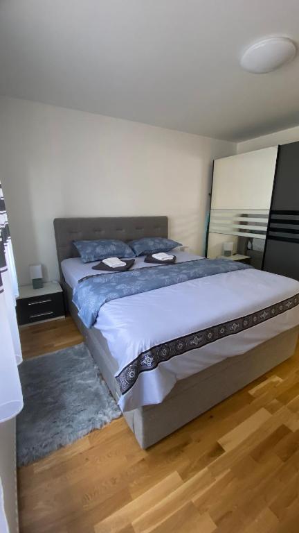 M.B.A. APARTMENTS - 16