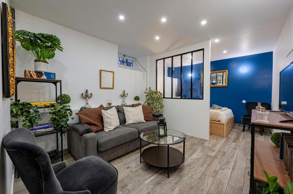 Khu vực ghế ngồi tại Elegant and cosy 2/3 rooms - Heart of Paris