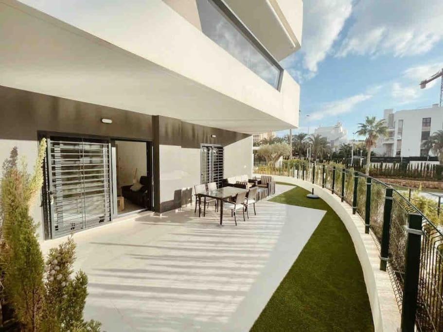 Zahrada ubytování NEW GROUNDFLOOR APT. ARENALES DEL SOL