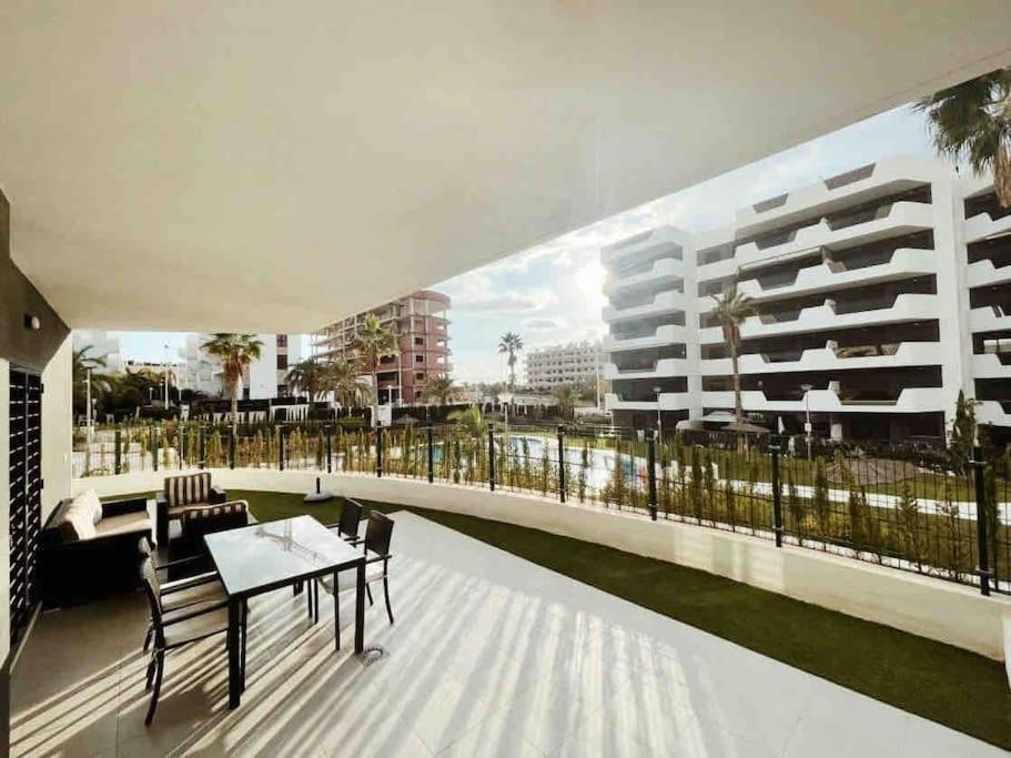 Balkón nebo terasa v ubytování NEW GROUNDFLOOR APT. ARENALES DEL SOL