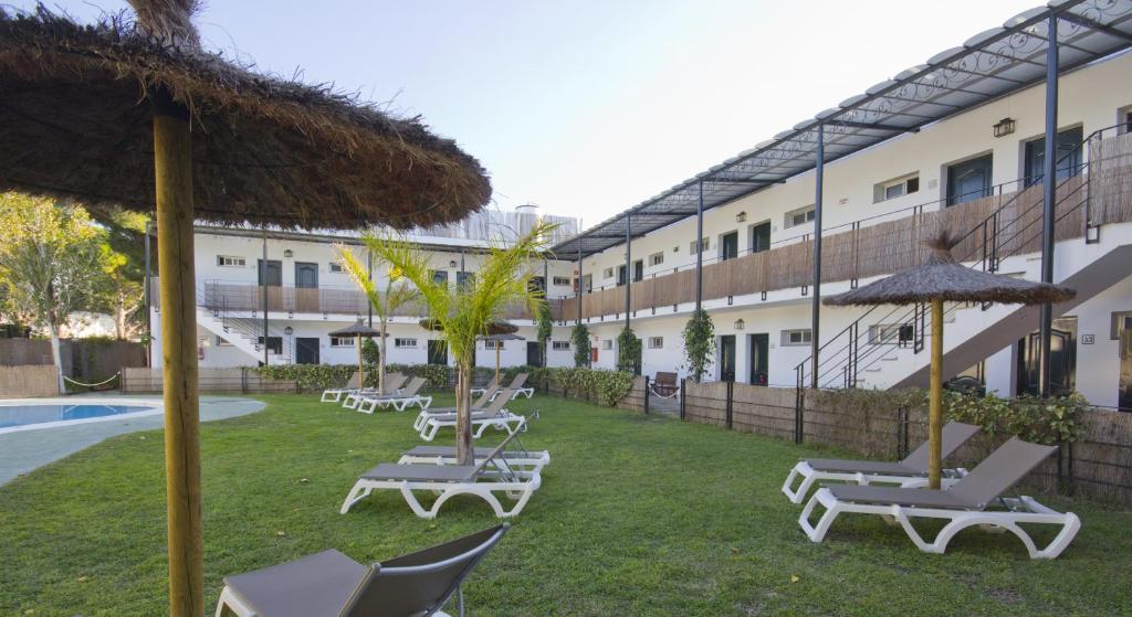 Bazén v ubytování Campomar Playa nebo v jeho okolí