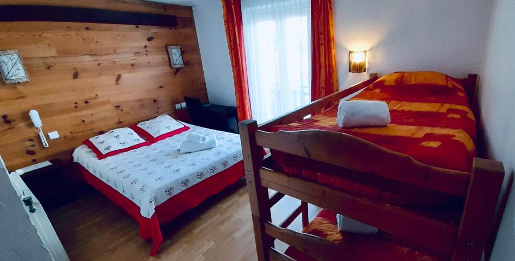 Postel nebo postele na pokoji v ubytování Hôtel Bel Angle