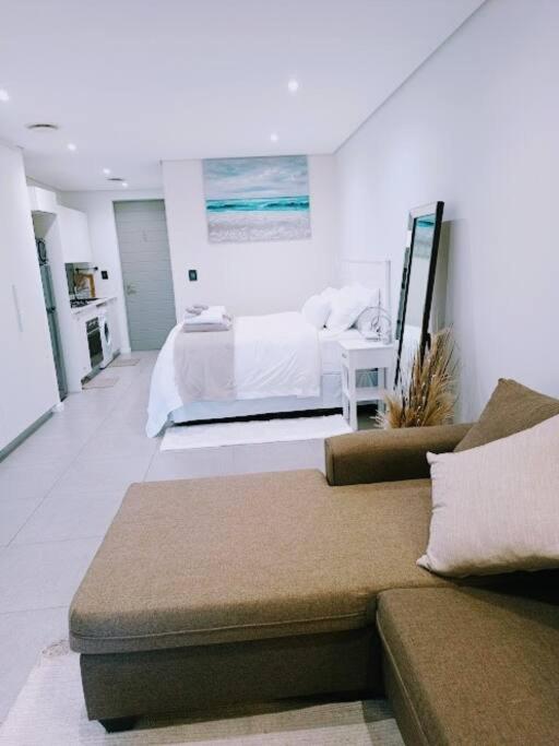 Luxury cosy studio apartment with pools, Umhlanga (updated prices 2025)